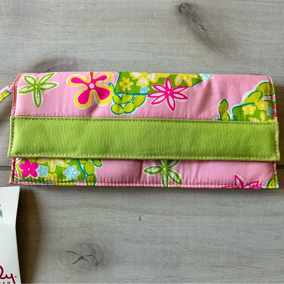 NWT Lilly Pulitzer Pink & Green Floral Clutch Wristlet Purse - Picture 2 of 6
